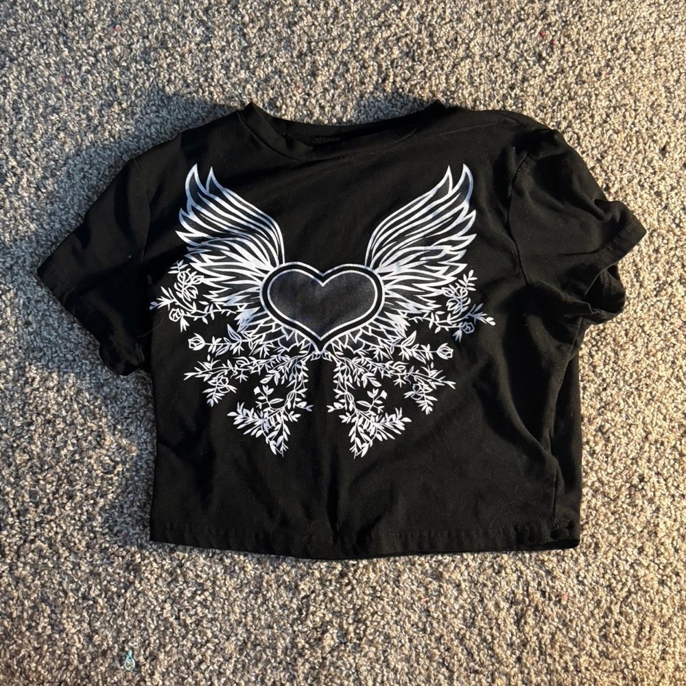SHEIN Black and White Winged Heart Short Sleeve Tee